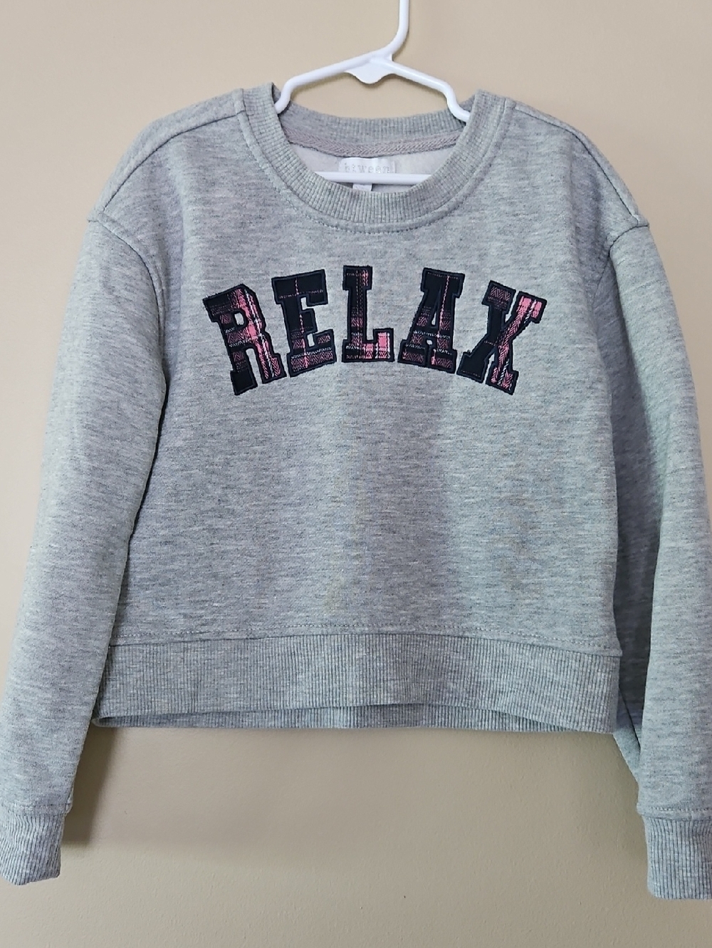 btween Heather Gray Sweatshirt with Multicolor 'RELAX' Design Sz 8